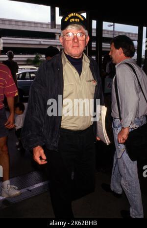 Phil Donahue um die 1990er Jahre . Quelle: Ralph Dominguez/MediaPunch Stockfoto