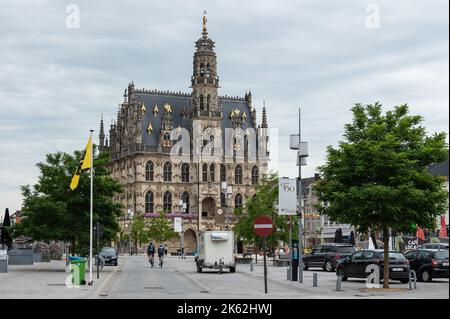 Oudenaarde, Region Ostflandern - Belgien - 07 11 2021 Fassade des gotischen Rathauses Stockfoto