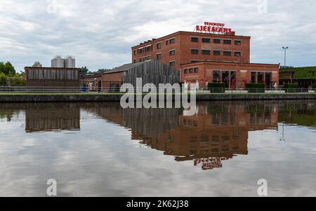 Ename, Region Ostflandern - Belgien - 07 11 2021 die Fassade des Liefmans brewerey in der Schelde Stockfoto