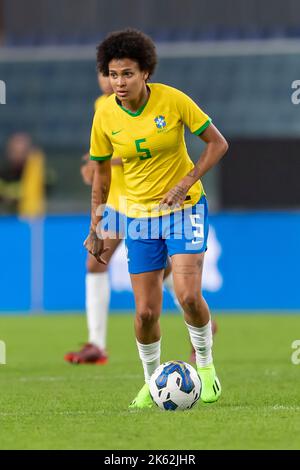 Genua, Italien. 10.. Oktober 2022. Yaya Vitoria Ferreira Silva (Brasilianer) während des FIFA-Qualifikationsrunden-Freundschaftsspiels „Frauen WM 2023“ zwischen dem Spiel zwischen Italien Frauen 0-1 Brasilianer Frauen im Luigi Ferraris Stadion am 10. Oktober 2022 in Genua, Italien. Kredit: Maurizio Borsari/AFLO/Alamy Live Nachrichten Gutschrift: Aflo Co. Ltd./Alamy Live Nachrichten Stockfoto