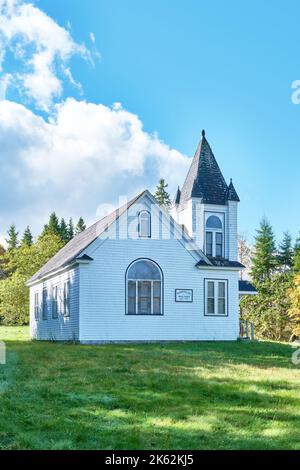 Die Glenvalley United Church auf Cape Breton Island ist typisch für die Architektur der vielen Kirchen in Nova Scotia, die mit Zedernbemalung verkleidet sind Stockfoto