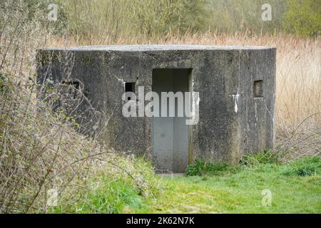 Sechseckiger Betonkasten Typ 22 aus dem 2. Weltkrieg im Hornchurch Country Park, ehemaliger Standort des Hornchurch Airfield, England Großbritannien Stockfoto