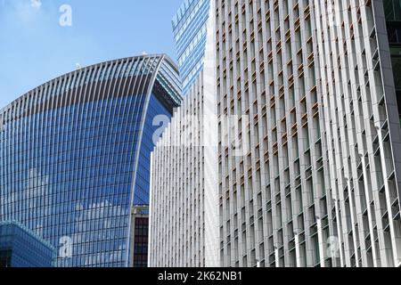 Der Wolkenkratzer der Fenchurch Street aus dem Jahr 20, der Walkie-Talkie und das Fen Court-Gebäude in der Fenchurch Street 120 in London, England, Großbritannien Stockfoto