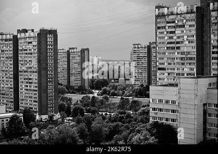 Eine Graustufenaufnahme des Wohnviertels Jasenevo in Moskau Stockfoto