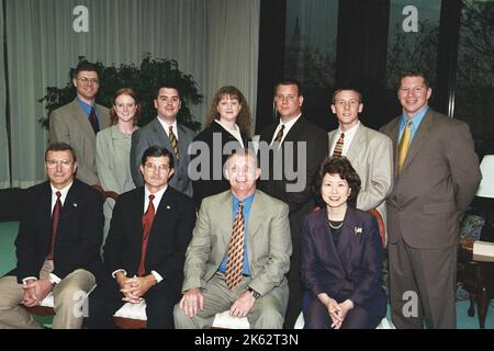 Büro des Sekretärs - Sekretärin Elaine Chao mit Murray State Occupational Safety and Health Administration (OSHA) Studenten Stockfoto