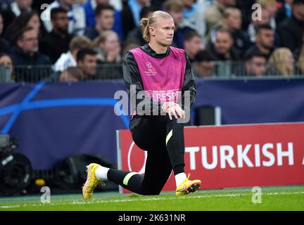 Erling Haaland von Manchester City macht sich beim UEFA Champions League-Spiel der Gruppe G im Parkenstadion in Kopenhagen warm. Bilddatum: Dienstag, 11. Oktober 2022. Stockfoto