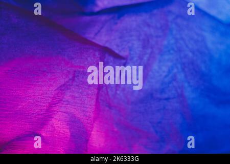 Fluoreszierender Hintergrund zerknitterte Textur rosa blau Stockfoto