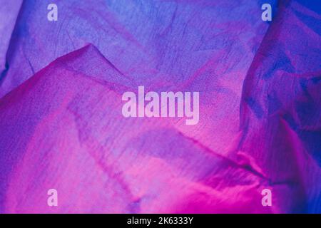 Knittertes Papier Textur ultravioletter Hintergrund rosa Stockfoto