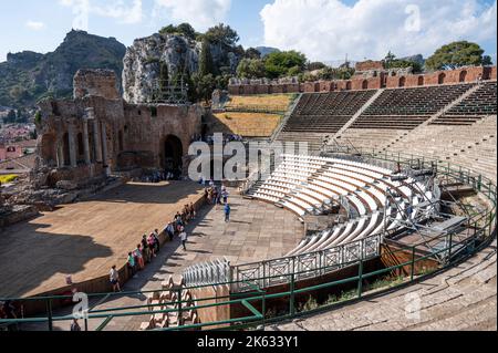 Taormina, Italien: 09-16-2022: Das berühmte griechische Theater von Taormina Stockfoto