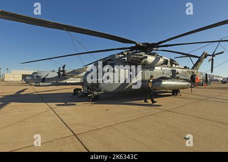 Marines stellen ihren CH-53E Super Hengst für die kommende MCAS Miramar Airshow vor Stockfoto