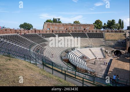 Taormina, Italien: 09-16-2022: Das berühmte griechische Theater von Taormina Stockfoto