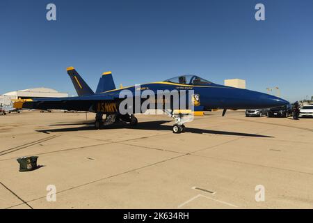 Blauer Engel Nummer 1 auf dem Asphalt bei MCAS Miramar in San Diego, Kalifornien Stockfoto