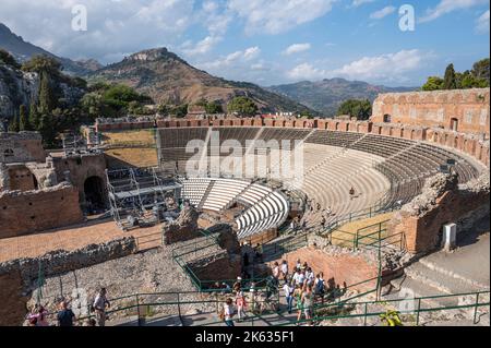 Taormina, Italien: 09-16-2022: Das berühmte griechische Theater von Taormina Stockfoto