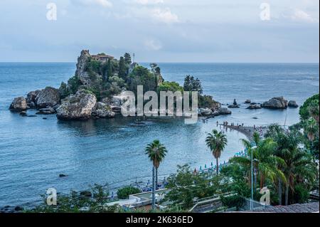 Taormina, Italien: 09-16-2022: Die wunderschöne Isola Bella in Taormina Stockfoto