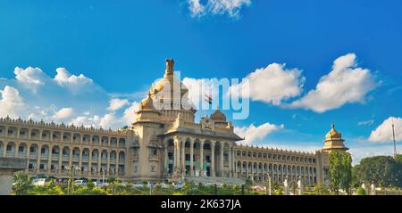 Das Vidhana Soudha in Bangalore, Indien - der Sitz der staatlichen Legislative von Karnataka Stockfoto