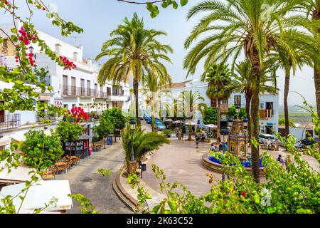 Blick auf die Plaza de Espana, Vejer de la Frontera, Andalusien, Spanien Stockfoto