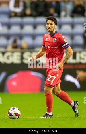 Wigan, Großbritannien. 11.. Oktober 2022. Lewis Travis von Blackburn Rovers (27) während des Sky Bet Championship-Spiels zwischen Wigan Athletic und Blackburn Rovers am Dienstag, den 11.. Oktober 2022 im DW Stadium in Wigan. (Kredit: Mike Morese | MI News) Kredit: MI News & Sport /Alamy Live News Stockfoto