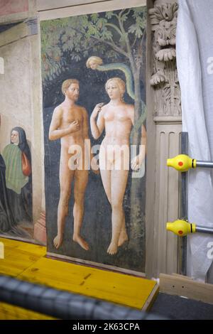 Die Versuchung von Adam und Eva durch Masolino da Panicale in der Brancacci Kapelle in der Kirche Santa Maria del Carmine Florenz Italien Stockfoto