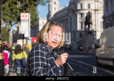 London Großbritannien okt 2022 Anne-Marie Trevelyan, Staatssekretärin für Verkehr, verlässt das Kabinett whitehall Stockfoto