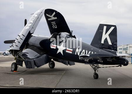 F4U Abflug von Corsair in Boundary Bay, BC, Kanada Stockfoto