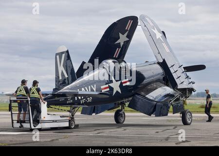 F4U Abflug von Corsair in Boundary Bay, BC, Kanada Stockfoto