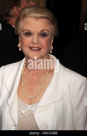 NEW YORK - JUNI 07 2009: Die Schauspielerin Angela Lansbury nimmt am 7. Juni 63. an den jährlichen Tony Awards in der Radio City Music Hall in New York City Teil. Menschen; Angela Lansbury Stockfoto