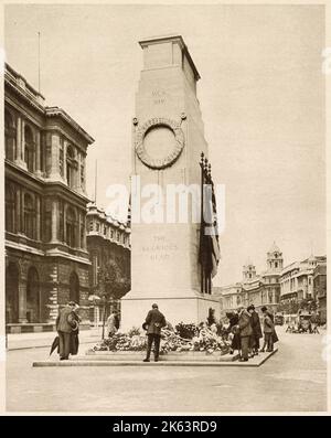 Zenotaph, Whitehall, errichtet 1920, ersetzt eine temporäre Nachbildung, die am Friedenstag, Juli 1919, enthüllt wurde. Stockfoto