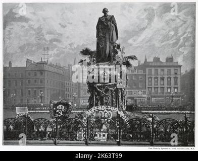 Lord Beaconsfield's Bronzestatue, gegenüber St. Margaret's Church, am Parliament Square, London am Primrose Day. Zum Todestag des britischen Staatsmanns und Premierministers Benjamin Disraeli, 1. Graf von Beaconsfield, am 19. April 1881. Die Primrose war seine Lieblingsblume, und Königin Victoria schickte ihm oft Bündel von ihnen aus dem Windsor und Osborne House. Stockfoto