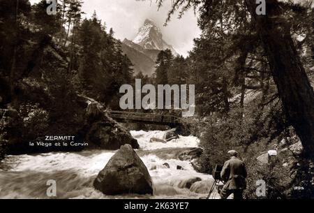 Fluss Vispa (Visp, Viege) - Matter Valley bei Zermatt, Kanton Valais - Schweiz. Beachten Sie, dass der Fotograf seine Kamera aufstellt, um das perfekte Foto von Mont Cervin zu machen Stockfoto