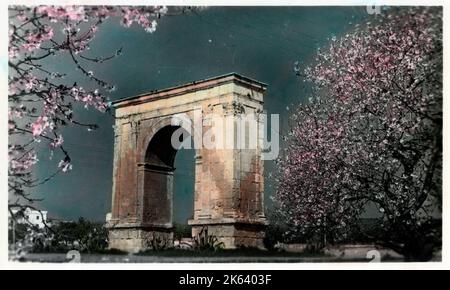 Tarragona, Katalonien, Spanien - Arco de Bara (Arc de Bera). Das Denkmal wurde nach dem Willen von Lucius Licinius Sura erbaut und um 13 v. Chr. unter Augustus errichtet. Stockfoto