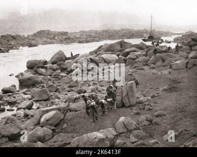 Boot wird per Hand auf dem Yangtse-Fluss, China, gezogen, c. Stockfoto