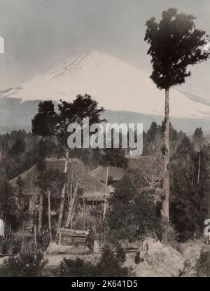 Berg Fuji, Fujiyama, vom Dorf Kamado in der Nähe von Gotenba, Japan. Vintage 19. Jahrhundert Foto. Stockfoto