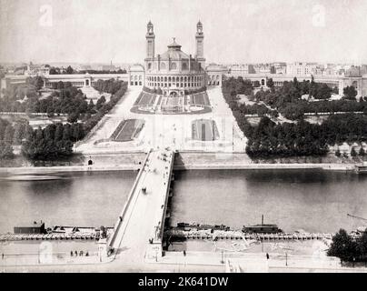 Altes Foto aus dem 19.. Jahrhundert: Palais du Trocadero, Paris, auf der anderen Seite der seine Stockfoto