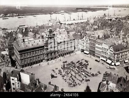 Jahrgang 19. Jahrhundert Foto: Anvers Antwerpen Belgien - Hotel de Ville und Blick auf den Fluss Schelt Stockfoto