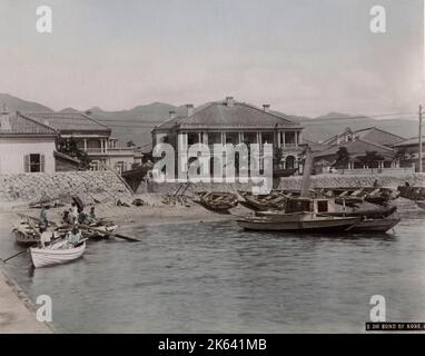 Boote am Wasser entlang des bundes von Kobe, Japan. Vintage 19. Jahrhundert Foto. Stockfoto