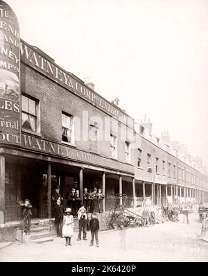 C 19900 England London - street scene - Watney und Unternehmen Brauerei Stockfoto