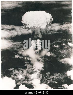 Pilzwolke nach der Auslenkung der Nagaski Atombombe, Japan, 2. Weltkrieg Stockfoto