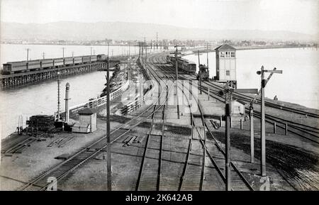 Vintage-Foto aus dem 19.. Jahrhundert: Railroad, Oakland und Pier, USA