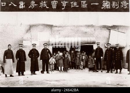 Riesige Flut Sümpfe chinesische Stadt - gedacht, um 1917, Peking (Tianjin). Starke Überschwemmungen ist bekannt stattgefunden zu haben, die das ganze Jahr überschwemmen die meisten der Stadt und verursacht sowohl ein Flüchtlingsproblem und weit verbreiteten Krankheiten. Stockfoto