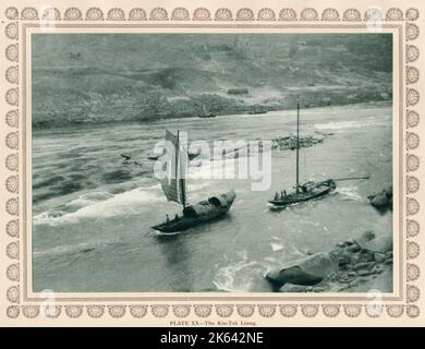 Foto aus einer Fotografie von Donald Mennie, aus seinem Buch The Grandeur of the Gorges, 1926 in China veröffentlicht. Die Bilder machte er während zweier Fahrten auf dem oberen Yangtze Fluss in China: Die erste auf einem Dampfer von Ichang nach Chungking bei schlechtem Wetter und die zweite zwischen Ichang und Wan Hsien. Das Buch endet bei Chungking. Stockfoto