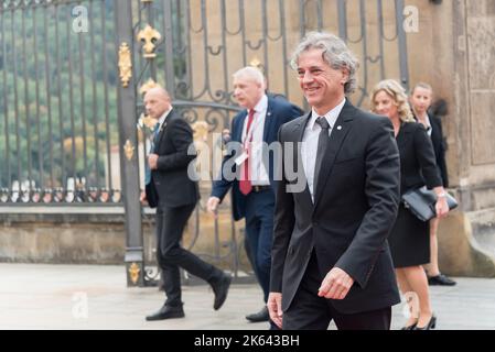 Prag, Tschechische Republik. 06. Oktober 2022. Der slowenische Ministerpräsident Robert Golob vor dem Gipfeltreffen der Europäischen Politischen Gemeinschaft in Prag. Es handelt sich um das erste Treffen, das jemals von einem breiteren Format von Mitgliedstaaten der Europäischen Union und anderen europäischen Ländern auf dem gesamten Kontinent durchgeführt wurde. (Foto von Tomas Tkacik/SOPA Images/Sipa USA) Quelle: SIPA USA/Alamy Live News Stockfoto