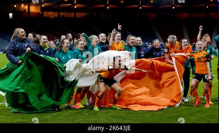 Die Republik Irland feiert nach dem Qualifikationsspiel der FIFA Frauen-Weltmeisterschaft 2023 im Hampden Park, Glasgow, eine Feier. Bilddatum: Dienstag, 11. Oktober 2022. Stockfoto