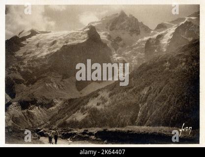 Stimmungsvolle Panoramafoto der französischen Alpen - La Meije - ein Berg im Massif des Ecrins Range, der sich an der Grenze der Hautes-Alpes und Isere Departements befindet. Stockfoto