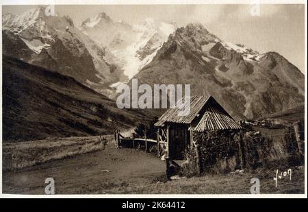 Stimmungsvolle Panoramafoto der französischen Alpen - Col de Lautaret - Eintritt in den Alpengarten - Gletscher de l'Homme und Massif de la Meije. Stockfoto