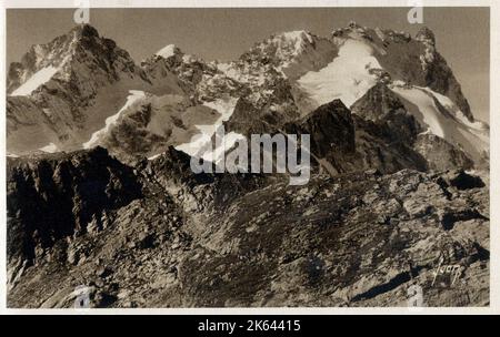 Stimmungsvolle Panoramafoto der französischen Alpen - Massif de la Meije und Pic Noir (Black Peak) des Petit Galibier Stockfoto