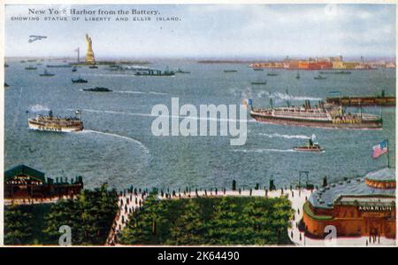 Blick auf den Hafen von New York von der Battery - Freiheitsstatue und Ellis Island. Stockfoto