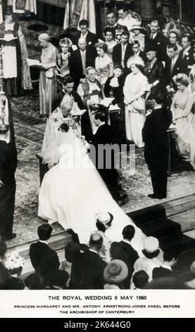 Die königliche Hochzeit in Westminster Abbey - Prinzessin Margaret und Herr Anthony Armstrong-Jones knien vor dem Erzbischof von Canterbury Geoffrey Fisher - 6. Mai 1960 Stockfoto