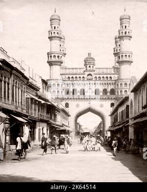 Charminar, Hyderabad, Indien, Straßenszene, c.1890. Stockfoto