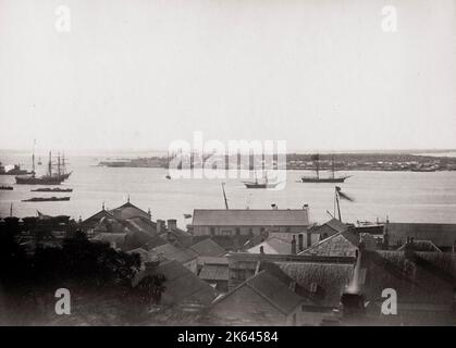 Vintage-Foto des 19. Jahrhunderts: Segelschiffe im Hafen, Newcastle, New South Wales, Australien. Stockfoto