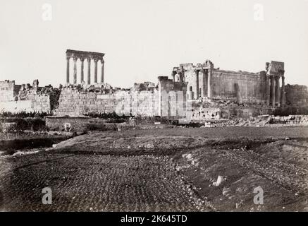 Foto von Francis Frith, von seiner Reise nach Ägypten, Palästina und den weiteren Heiligen Ländern im Jahr 1857 - Baalbec aus dem Süden. Baalbek, Libanon. Stockfoto